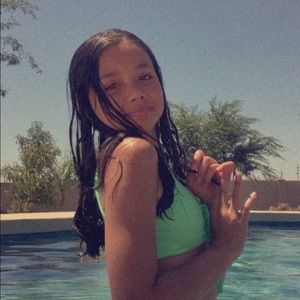 Meet your Posher, Phoenix